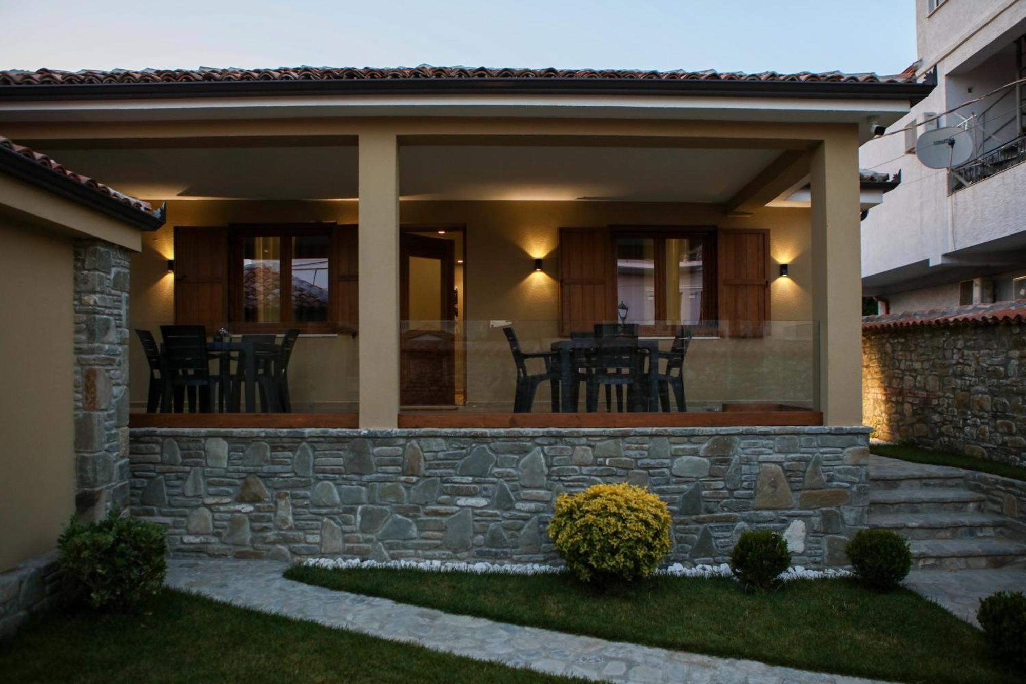 Villa Zoi A Stay To Remember I Located Inside The Castle Of Elbasan, On A Historic Roman Road Via Egnatia I Homemade Breakfast إلباسان المظهر الخارجي الصورة