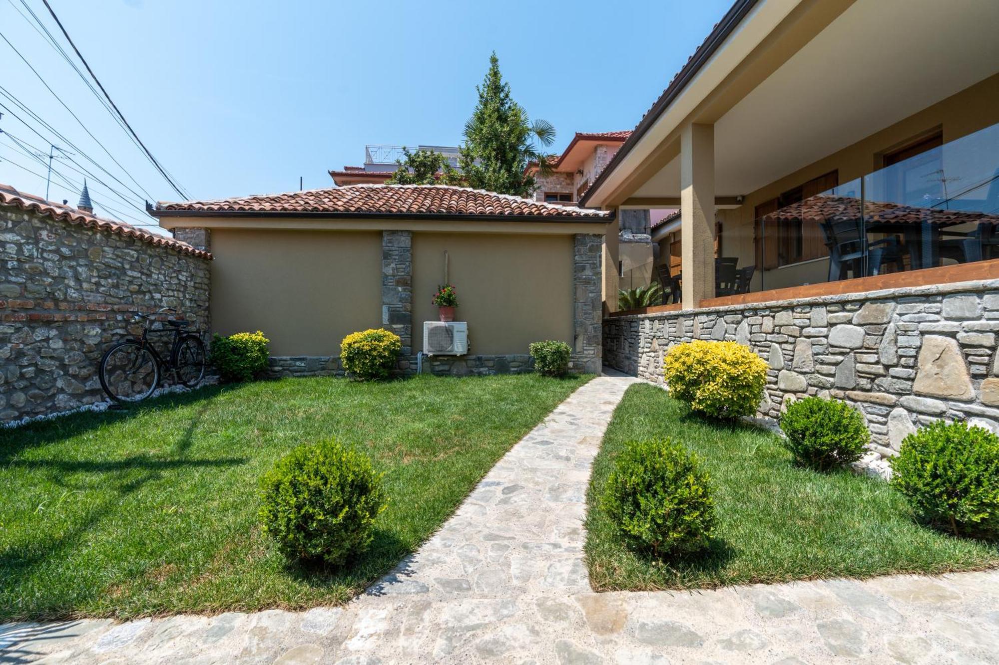 Villa Zoi A Stay To Remember I Located Inside The Castle Of Elbasan, On A Historic Roman Road Via Egnatia I Homemade Breakfast إلباسان المظهر الخارجي الصورة