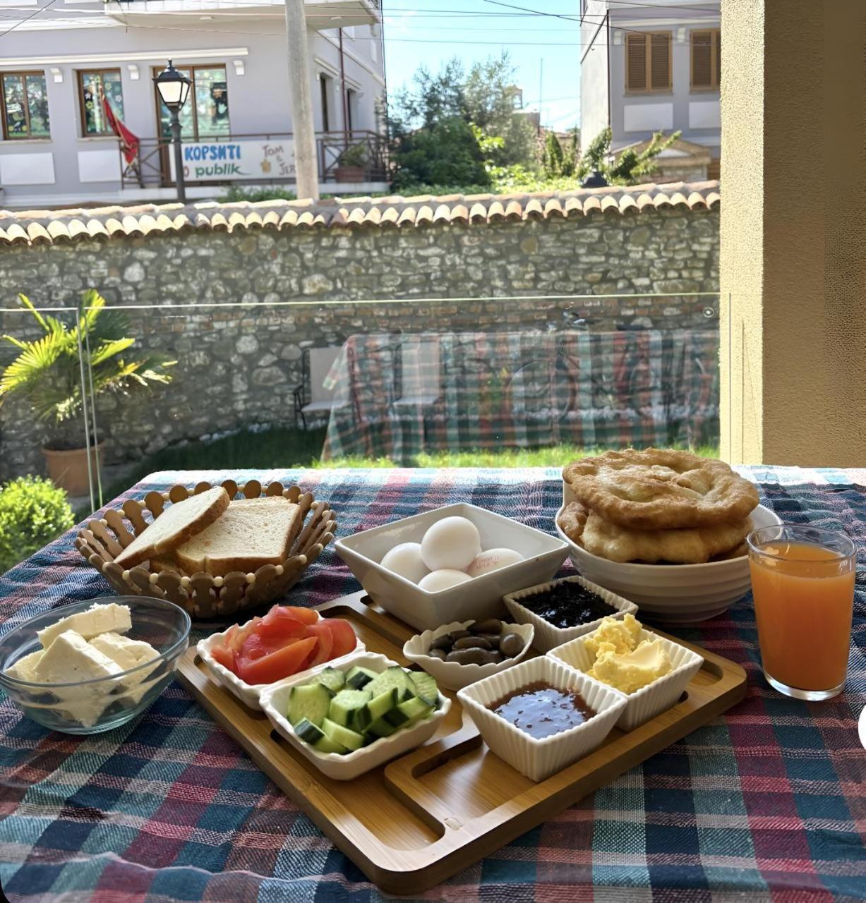 Villa Zoi A Stay To Remember I Located Inside The Castle Of Elbasan, On A Historic Roman Road Via Egnatia I Homemade Breakfast إلباسان المظهر الخارجي الصورة